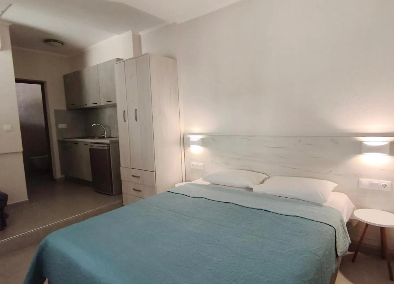 Daniela Apartments Nea Roda