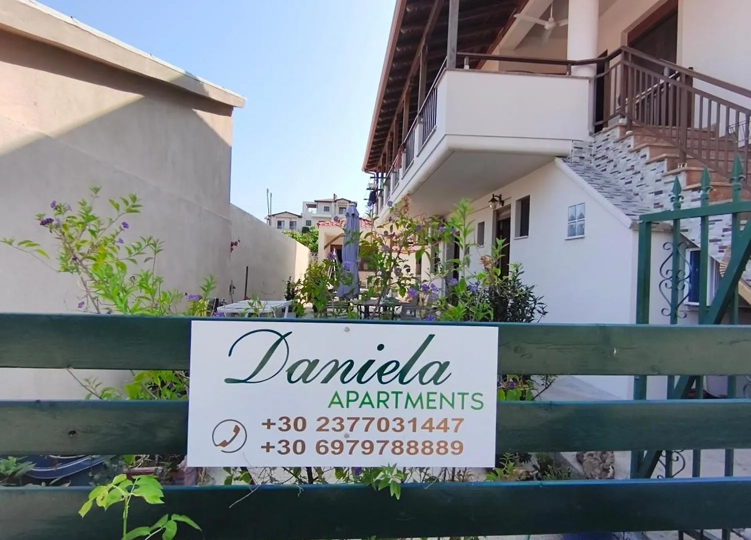 Daniela Apartments Nea Roda