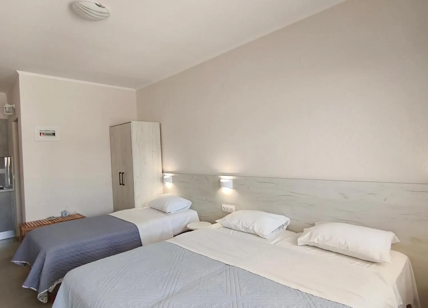 Daniela Apartments Nea Roda