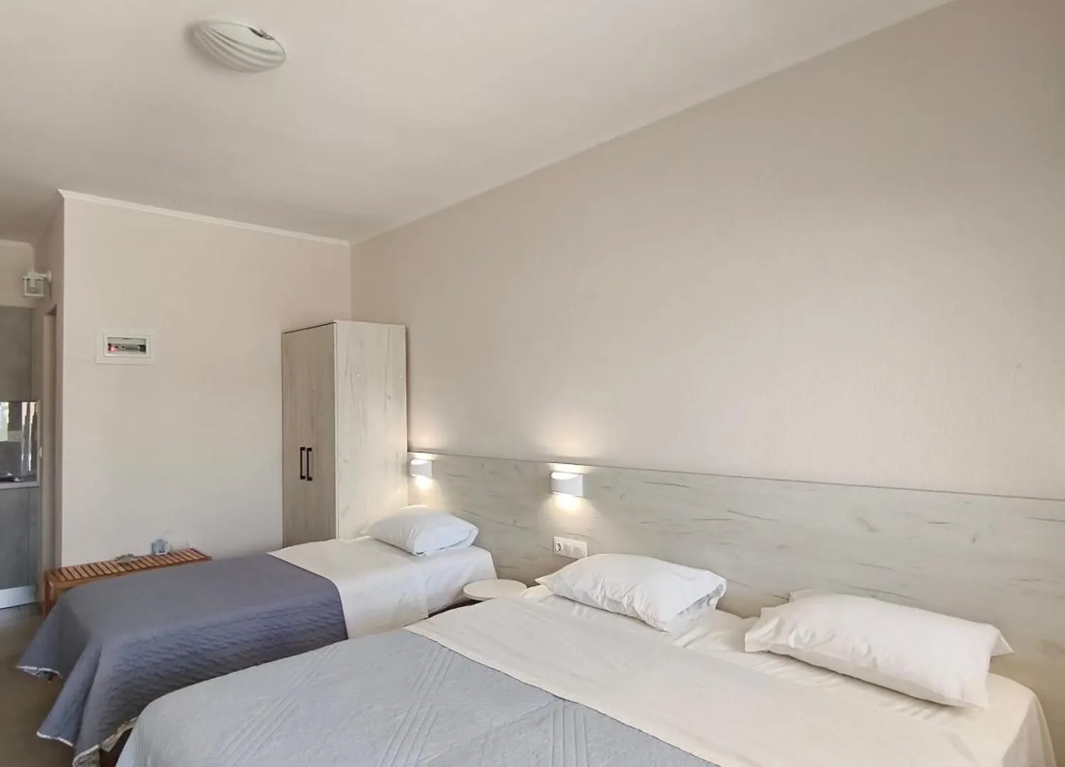 Daniela Apartments Nea Roda